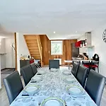 Avec Terrasse Sur Pilotis Vue Sur L'etang 샬레
