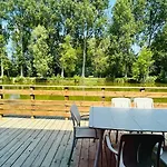 Avec Terrasse Sur Pilotis Vue Sur L'etang 샬레 뤼