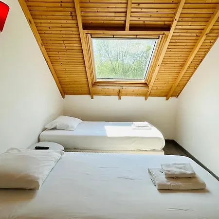 Chalet Avec Terrasse Sur Pilotis Vue Sur L'etang *