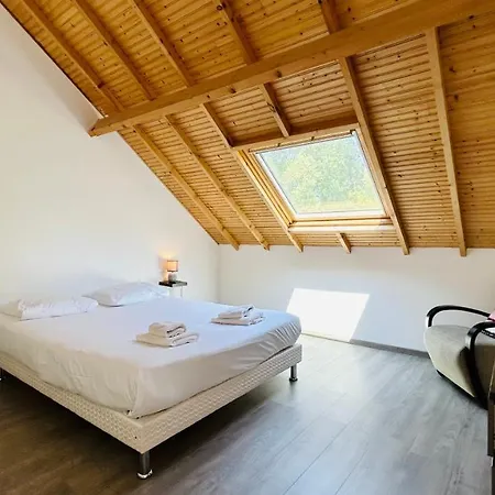 Avec Terrasse Sur Pilotis Vue Sur L'etang